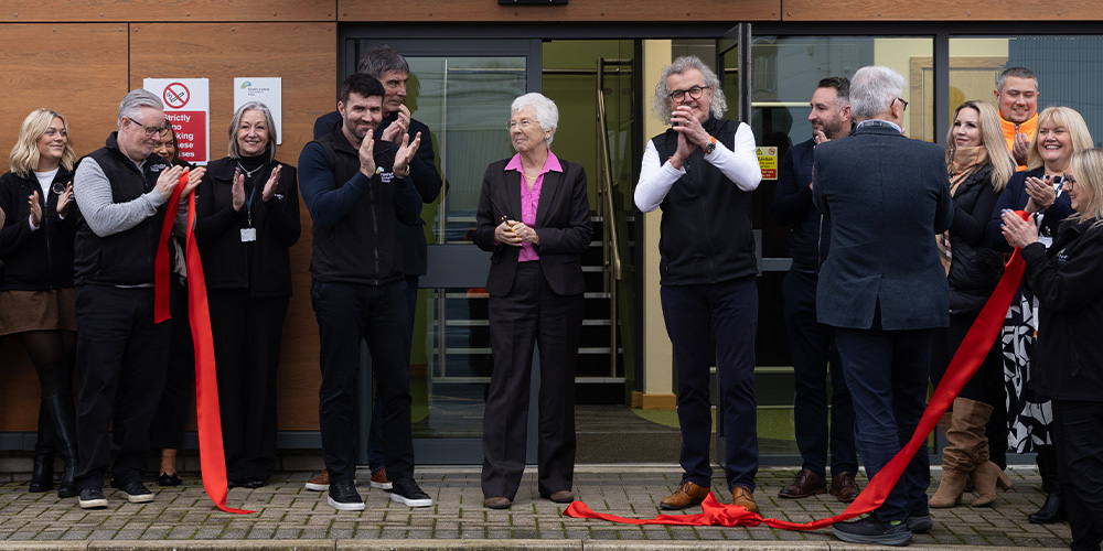 Mayor Opens Ninehundreds New Building