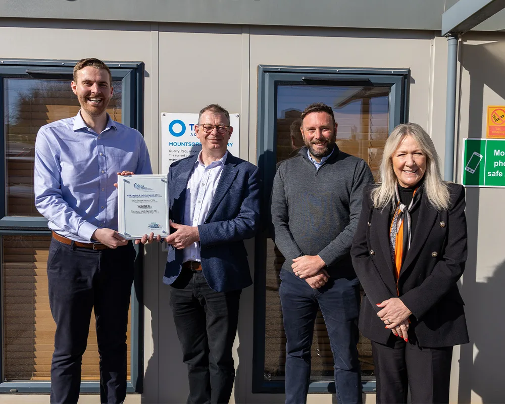 Ninehundred and Tarmac being presented with award